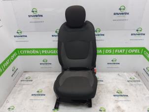 Gebruikte Voorstoel rechts Renault Captur (2R) 1.2 TCE 16V EDC Prijs € 90,00 Margeregeling aangeboden door Snuverink Autodemontage