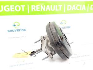 Gebruikte Rembooster Renault Clio IV (5R) 0.9 Energy TCE 90 12V Prijs € 30,00 Margeregeling aangeboden door Snuverink Autodemontage