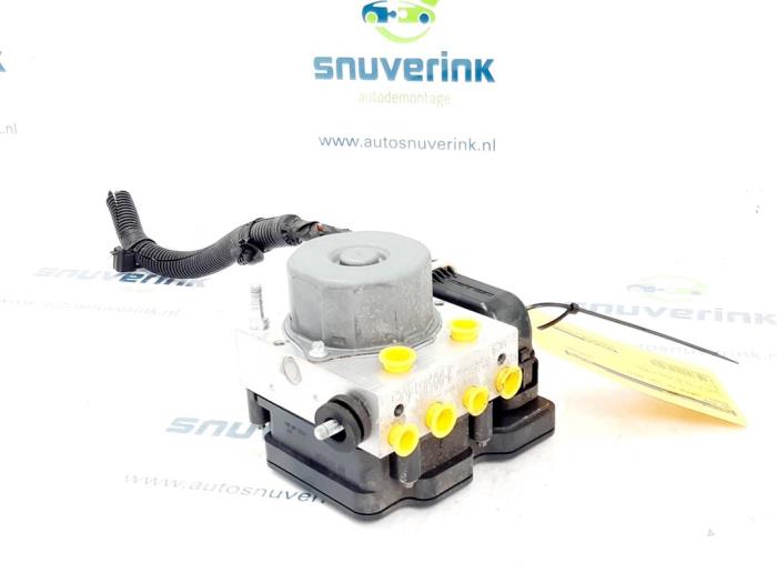 Gebruikte ABS Pomp Renault Captur I (2R) 1.2 TCE 16V EDC Prijs € 49,98 Margeregeling aangeboden door Snuverink Autodemontage