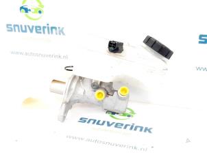 Gebruikte Hoofdremcilinder Renault Captur (2R) 1.2 TCE 16V EDC Prijs € 26,00 Margeregeling aangeboden door Snuverink Autodemontage