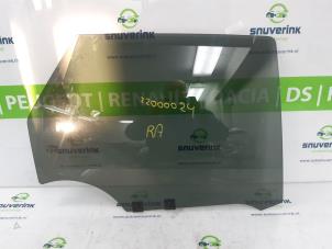 Gebruikte Portierruit 4Deurs rechts-achter Renault Captur (2R) 1.2 TCE 16V EDC Prijs € 50,00 Margeregeling aangeboden door Snuverink Autodemontage
