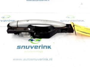 Gebruikte Portiergreep 4Deurs rechts-voor Renault Clio III Estate/Grandtour (KR) 1.6 16V Prijs € 19,98 Margeregeling aangeboden door Snuverink Autodemontage