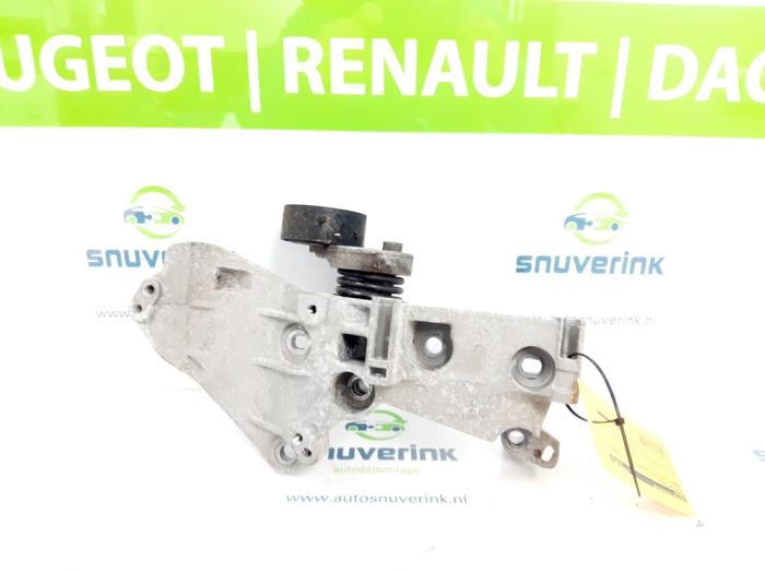 Gebruikte Dynamosteun boven Renault Clio IV (5R) 1.5 dCi 90 FAP Prijs € 30,25 Inclusief btw aangeboden door Snuverink Autodemontage