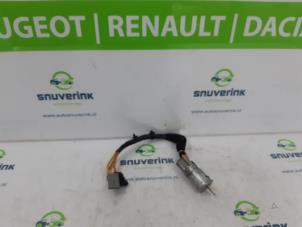 Gebruikte Sleutel + Contactslot Renault Espace (JE) 2.0i RTE,RXE Prijs € 50,00 Margeregeling aangeboden door Snuverink Autodemontage