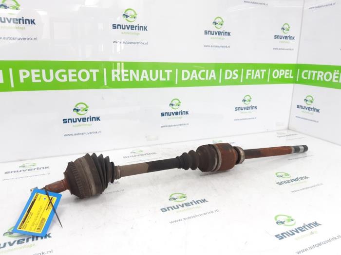 Gebruikte Aandrijfas rechts-voor Peugeot 806 2.0 16V Prijs € 112,50 Margeregeling aangeboden door Snuverink Autodemontage