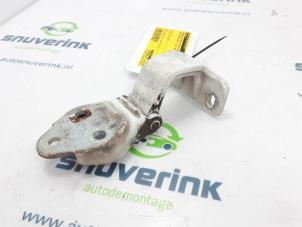 Gebruikte Scharnier deur rechts-voor Iveco New Daily V 35C15V, 40C15V Prijs € 42,33 Inclusief btw aangeboden door Snuverink Autodemontage