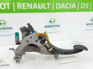 Gebruikte Koppelingspedaal Renault Megane III Grandtour (KZ) 1.5 dCi 110 Prijs € 125,00 Margeregeling aangeboden door Snuverink Autodemontage