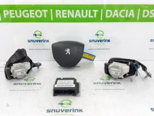 Gebruikte Airbag set Peugeot Expert (VA/VB/VE/VF/VY) 2.0 Blue HDi 120 16V Prijs € 1.936,00 Inclusief btw aangeboden door Snuverink Autodemontage