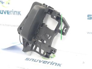 Gebruikte Greep achterdeur Bus-Bestel Peugeot Expert (V1/VA/VB/VE/VF/VT/VY) 2.0 Blue HDi 120 16V Prijs € 36,30 Inclusief btw aangeboden door Snuverink Autodemontage