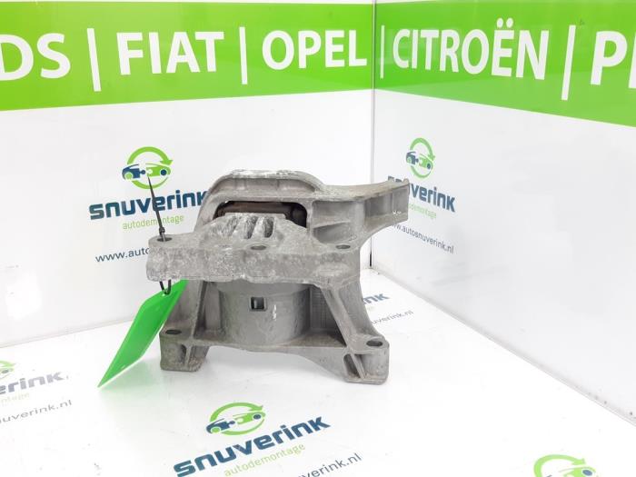 Motorsteun van een Opel Vivaro 1.5 CDTI 120 2019