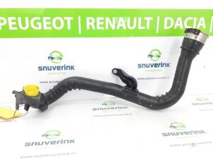 Gebruikte Intercooler Slang Renault Kadjar (RFEH) 1.3 TCE 140 FAP 16V Prijs € 115,00 Margeregeling aangeboden door Snuverink Autodemontage