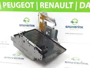 Gebruikte Accubak Renault Kadjar (RFEH) 1.3 TCE 140 FAP 16V Prijs € 50,00 Margeregeling aangeboden door Snuverink Autodemontage