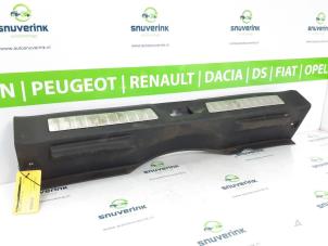 Gebruikte Bekleding bagageruimte Renault Kadjar (RFEH) 1.3 TCE 140 FAP 16V Prijs € 45,00 Margeregeling aangeboden door Snuverink Autodemontage