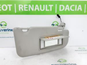 Gebruikte Zonneklep Renault Kadjar (RFEH) 1.3 TCE 140 FAP 16V Prijs € 35,00 Margeregeling aangeboden door Snuverink Autodemontage