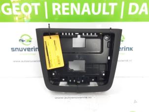Gebruikte Dashboard deel Renault Kadjar (RFEH) 1.3 TCE 140 FAP 16V Prijs € 45,00 Margeregeling aangeboden door Snuverink Autodemontage