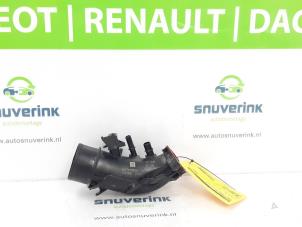 Gebruikte Aanzuigslang Lucht Renault Kadjar (RFEH) 1.3 TCE 140 FAP 16V Prijs € 40,00 Margeregeling aangeboden door Snuverink Autodemontage