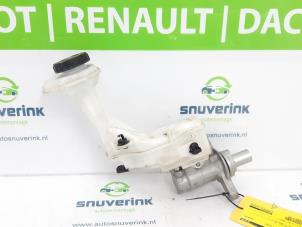 Gebruikte Hoofdremcilinder Renault Kadjar (RFEH) 1.3 TCE 140 FAP 16V Prijs € 65,00 Margeregeling aangeboden door Snuverink Autodemontage