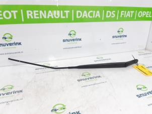 Gebruikte Ruitenwisserarm voor Renault Laguna Coupé (DT) 2.0 Turbo 16V GT Prijs € 25,00 Margeregeling aangeboden door Snuverink Autodemontage