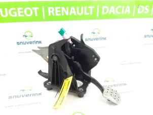 Gebruikte Rempedaal Renault Laguna Coupé (DT) 2.0 Turbo 16V GT Prijs op aanvraag aangeboden door Snuverink Autodemontage
