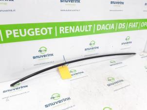 Gebruikte Sierlijst Renault Laguna Coupé (DT) 2.0 Turbo 16V GT Prijs € 50,00 Margeregeling aangeboden door Snuverink Autodemontage