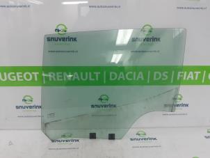 Gebruikte Deurruit 4Deurs links-achter Renault Clio IV (5R) 1.5 Energy dCi 90 FAP Prijs € 40,00 Margeregeling aangeboden door Snuverink Autodemontage