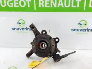 Gebruikte Fusee rechts-voor Renault Twingo II (CN) 1.2 Prijs € 25,00 Margeregeling aangeboden door Snuverink Autodemontage