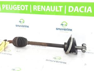 Gebruikte Cardanas links-voor (VWA) Renault Twingo II (CN) 1.2 Prijs € 30,00 Margeregeling aangeboden door Snuverink Autodemontage