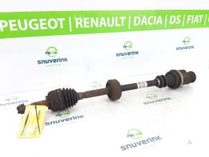 Gebruikte Homokineetas rechts-voor Renault Twingo II (CN) 1.2 Prijs € 40,00 Margeregeling aangeboden door Snuverink Autodemontage