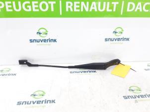 Gebruikte Ruitenwisserarm voor Renault Wind (EN/E4) 1.2 16V GT TCE eco2 Prijs op aanvraag aangeboden door Snuverink Autodemontage