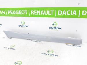 Gebruikte Carrosserielijst Renault Wind (EN/E4) 1.2 16V GT TCE eco2 Prijs op aanvraag aangeboden door Snuverink Autodemontage