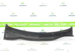 Gebruikte Paravan Renault Wind (EN/E4) 1.2 16V GT TCE eco2 Prijs € 50,00 Margeregeling aangeboden door Snuverink Autodemontage