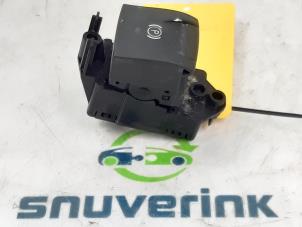 Gebruikte Handrem schakelaar Renault Megane III Grandtour (KZ) 1.5 dCi 110 Prijs € 36,30 Inclusief btw aangeboden door Snuverink Autodemontage