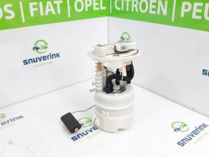 Gebruikte Tank element Pomp Renault Clio IV (5R) 0.9 Energy TCE 90 12V Prijs € 30,00 Margeregeling aangeboden door Snuverink Autodemontage