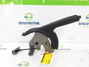 Gebruikte Handremhendel Toyota Aygo (B40) 1.0 12V VVT-i Prijs € 40,50 Margeregeling aangeboden door Snuverink Autodemontage