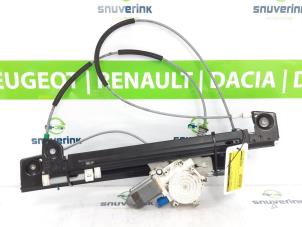 Gebruikte Ruitmechaniek 2Deurs links-voor Mini Mini Cooper S (R53) 1.6 16V Prijs € 50,00 Margeregeling aangeboden door Snuverink Autodemontage