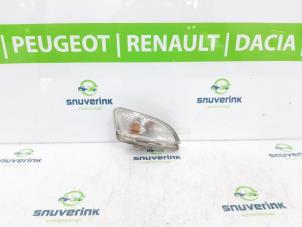 Gebruikte Richtingaanwijzer rechts Renault Twingo II (CN) 1.2 16V Prijs € 20,00 Margeregeling aangeboden door Snuverink Autodemontage