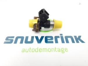 Gebruikte Injector (benzine injectie) Fiat 500 (312) 0.9 TwinAir 80 Prijs € 30,00 Margeregeling aangeboden door Snuverink Autodemontage