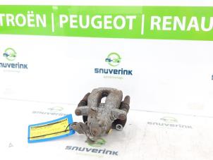Gebruikte Remklauw (Tang) links-achter Peugeot 208 I (CA/CC/CK/CL) 1.4 16V Prijs € 25,00 Margeregeling aangeboden door Snuverink Autodemontage