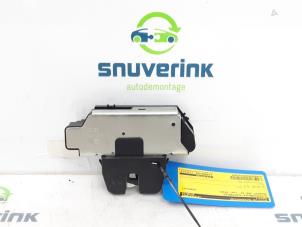 Gebruikte Achterklep Slotmechaniek Peugeot 208 I (CA/CC/CK/CL) 1.4 16V Prijs € 24,99 Margeregeling aangeboden door Snuverink Autodemontage