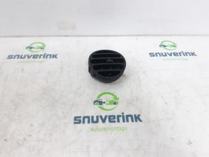 Gebruikte Luchtrooster Dashboard Renault Kangoo (KC) 1.5 dCi 65 Prijs € 24,99 Margeregeling aangeboden door Snuverink Autodemontage