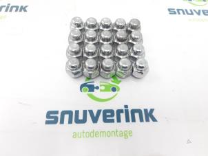 Gebruikte Wielbouten set Renault Arkana (RJLL) 1.6 E-Tech 145 16V Prijs € 24,18 Inclusief btw aangeboden door Snuverink Autodemontage