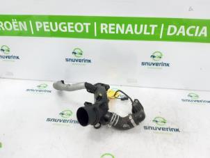 Gebruikte Aanzuigslang Lucht Renault Scénic III (JZ) 1.5 dCi 110 Prijs € 35,00 Margeregeling aangeboden door Snuverink Autodemontage