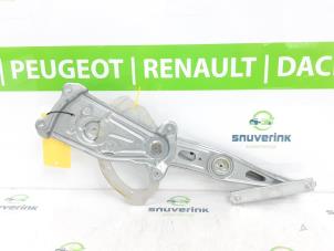Gebruikte Ruitmechaniek 4Deurs links-achter Renault Scénic III (JZ) 1.5 dCi 110 Prijs op aanvraag aangeboden door Snuverink Autodemontage