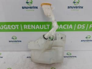 Gebruikte Ruitensproeiertank voor Renault Laguna Coupé (DT) 2.0 Turbo 16V GT Prijs € 29,99 Margeregeling aangeboden door Snuverink Autodemontage