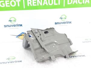 Gebruikte Accubak Peugeot 108 1.0 12V VVT-i Prijs € 40,50 Margeregeling aangeboden door Snuverink Autodemontage