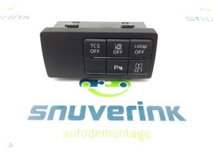 Gebruikte PDC Schakelaar Mazda CX-3 (DJ/DK) 2.0 SkyActiv-G 121 Prijs € 30,25 Inclusief btw aangeboden door Snuverink Autodemontage