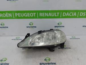 Gebruikte Koplamp links Renault Megane (BA) 1.6 16V Prijs € 10,33 Margeregeling aangeboden door Snuverink Autodemontage