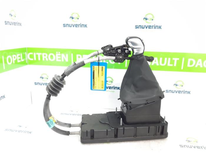 Gebruikte Versnellingspook Peugeot 308 (L3/L8/LB/LH/LP) 1.2 12V VTi PureTech 82 Prijs € 63,75 Margeregeling aangeboden door Snuverink Autodemontage