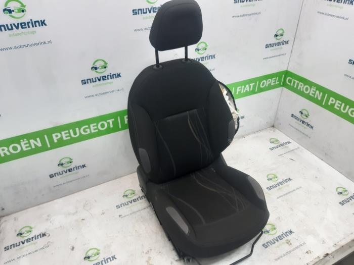 Stoel links van een Peugeot 208 I (CA/CC/CK/CL) 1.2 Vti 12V PureTech 82 2012