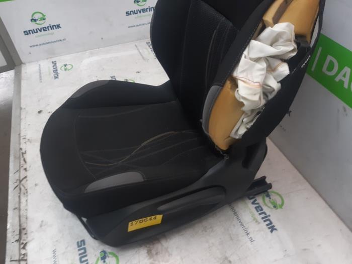 Stoel links van een Peugeot 208 I (CA/CC/CK/CL) 1.2 Vti 12V PureTech 82 2012